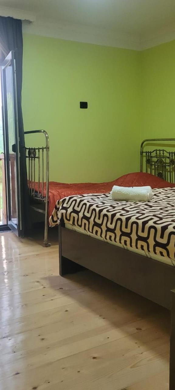 Guest House Guli Mestia Habitación foto